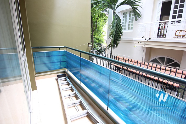 Splendid villa for rent on the lake in Tay Ho, Hanoi 